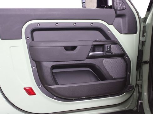 Used 2023 Land Rover Defender 110 75th Limited Edition image 7