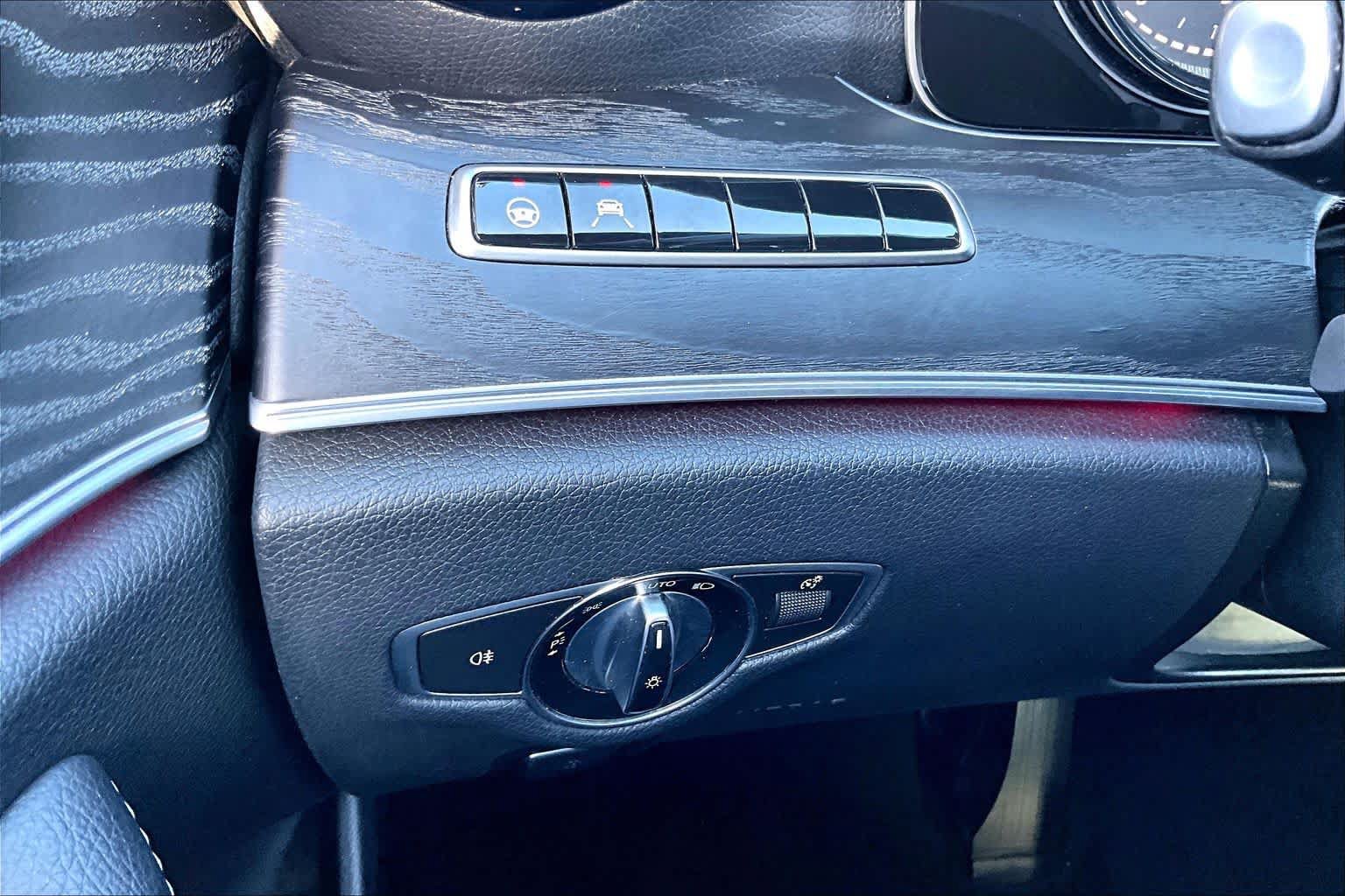 Used 2019 Mercedes-Benz E 300 image 33