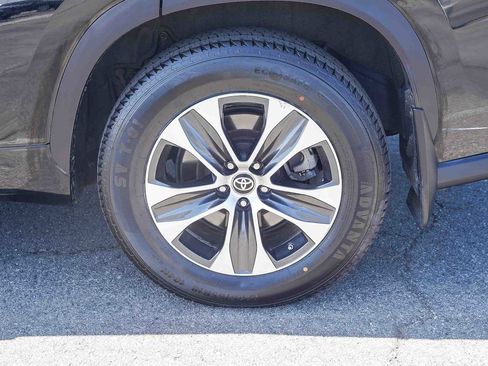 Used 2021 Toyota Highlander XLE image 8