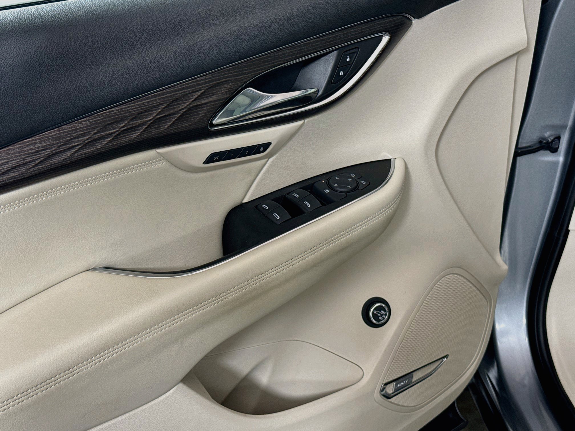 Used 2023 Buick Envision Avenir AWD/4WD image 20
