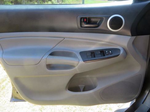 Used 2015 Toyota Tacoma PreRunner w/ TRD Sport Package image 23