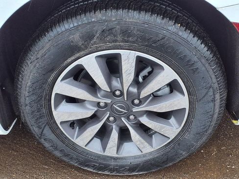 Used 2025 Chrysler Pacifica Select image 9