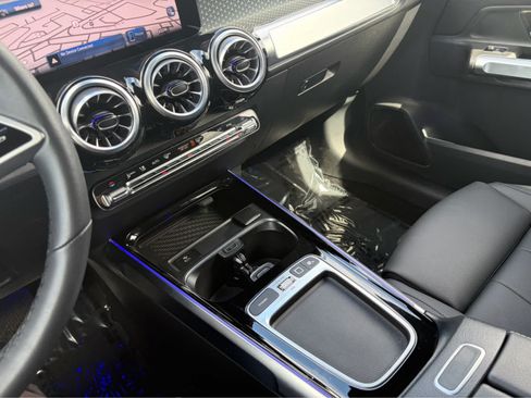 Used 2025 Mercedes-Benz GLB 250 4MATIC image 20