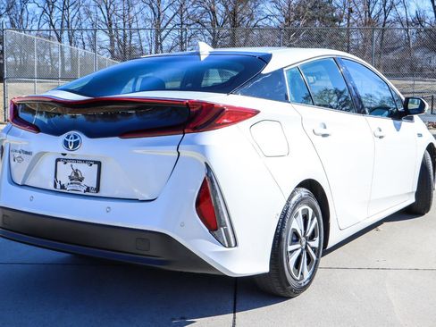 Used 2018 Toyota Prius Prime Premium image 21