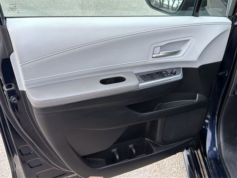 Certified 2025 Toyota Sienna XLE image 12