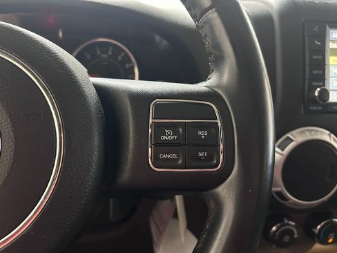 Used 2013 Jeep Wrangler Unlimited Sahara w/ Connectivity Group AWD/4WD image 8