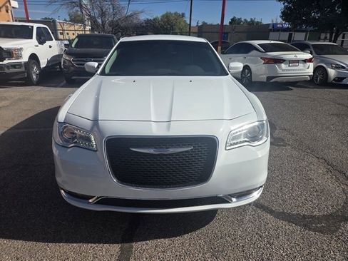 Used 2019 Chrysler 300 Touring w/ Driver Convenience Group RWD image 4