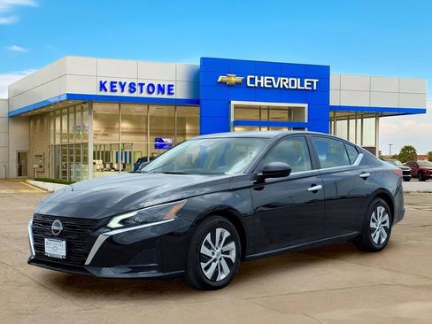Used 2025 Nissan Altima 2.5 S FWD image 3