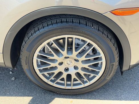Used 2011 Porsche Cayenne AWD/4WD image 8