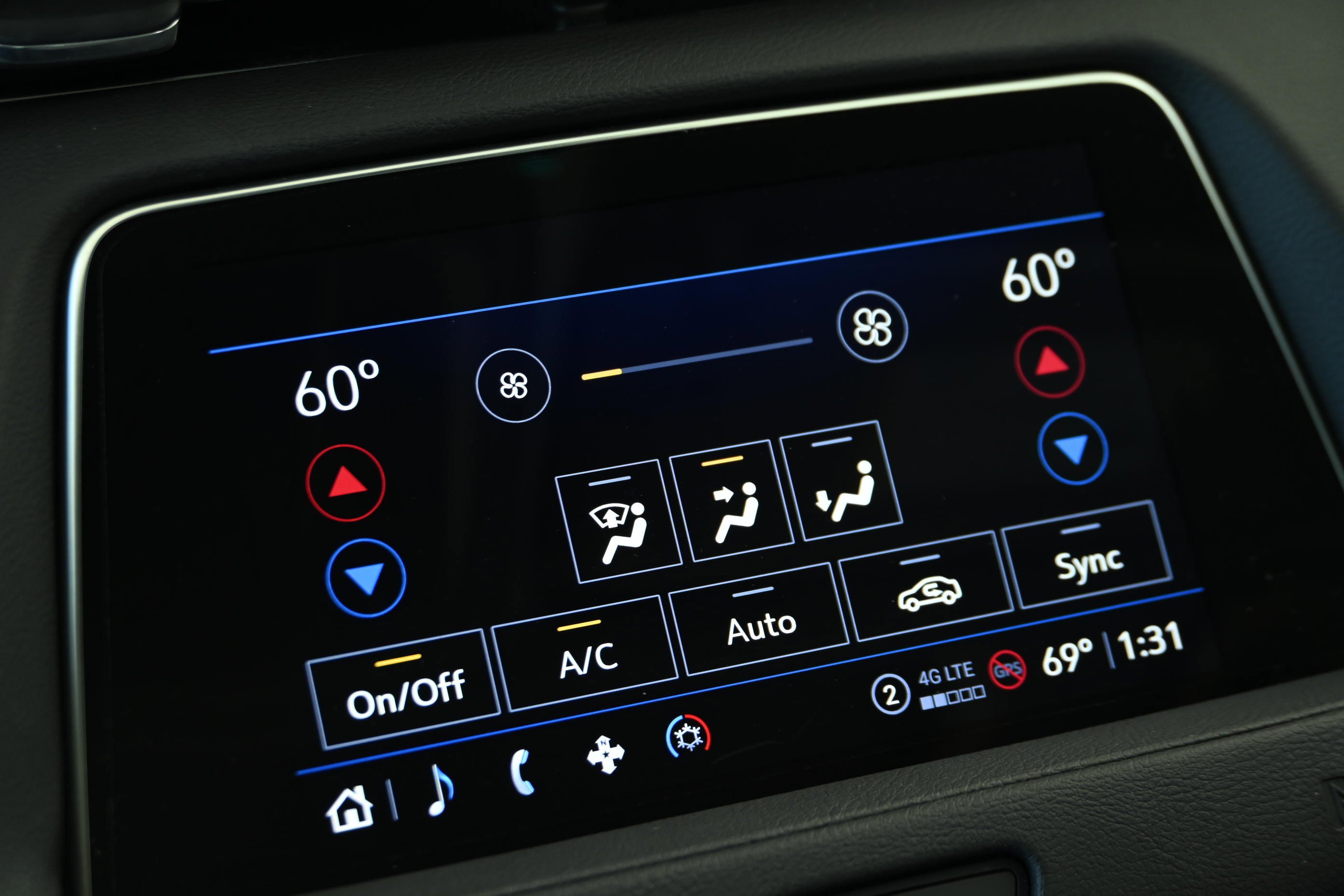 Used 2021 Cadillac XT4 Luxury w/ Cold Weather Package FWD image 33
