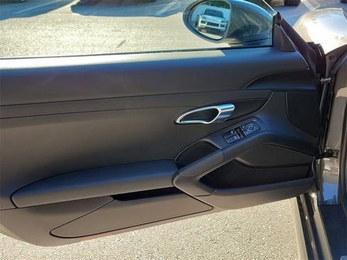 Certified 2018 Porsche 718 Cayman image 21