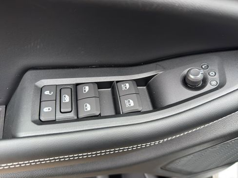 New 2025 Jeep Grand Cherokee Altitude image 11