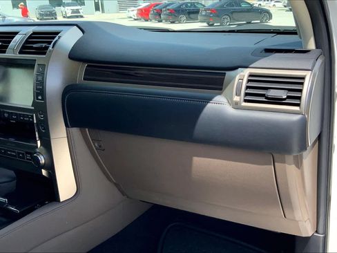 Used 2020 Lexus GX 460 Premium w/ Premium Package AWD/4WD image 19