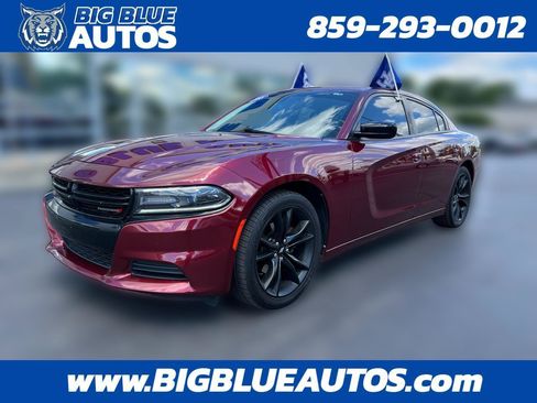 Used 2018 Dodge Charger SXT w/ Blacktop Package RWD image 1