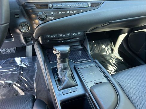 Used 2019 Lexus ES 350 Luxury w/ Accessory Package image 34