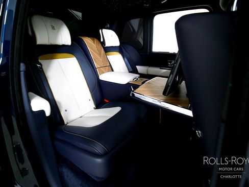 Used 2025 Rolls-Royce Cullinan AWD/4WD image 32