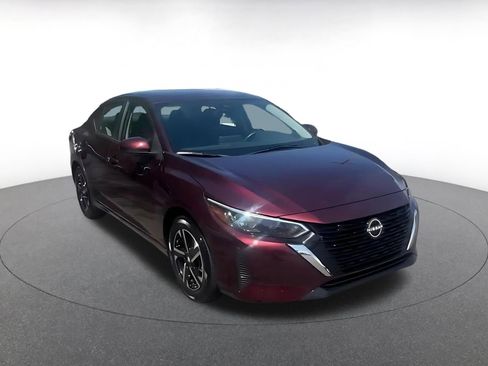 Used 2025 Nissan Sentra SV image 3