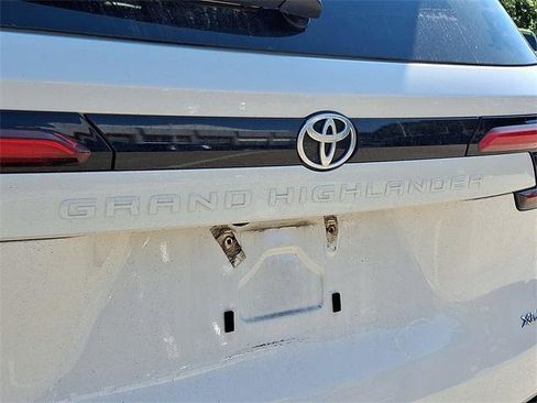Certified 2024 Toyota Grand Highlander XLE image 27