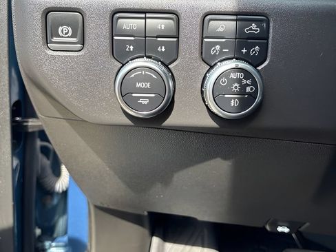 Used 2024 GMC Sierra 1500 SLT w/ SLT Premium Plus Package AWD/4WD image 25