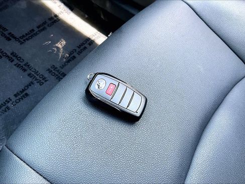 Used 2023 Toyota Corolla Cross XLE w/ Convenience Package AWD/4WD image 15