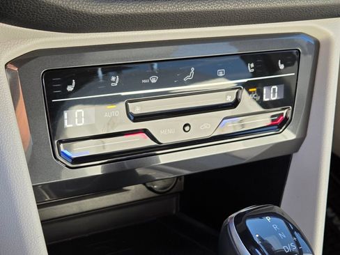 Used 2022 Volkswagen Tiguan SEL R-Line image 21