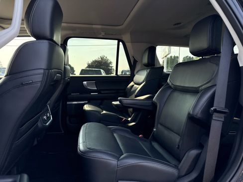 Used 2025 Ford Expedition Platinum AWD/4WD image 22