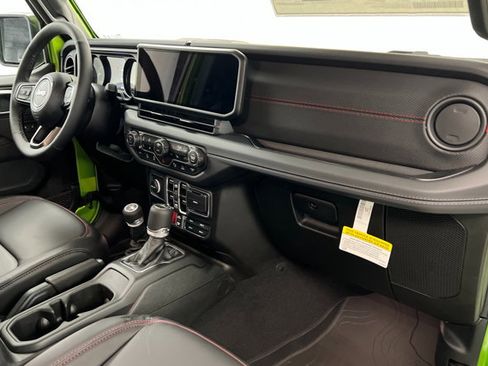 New 2025 Jeep Gladiator Rubicon AWD/4WD image 23