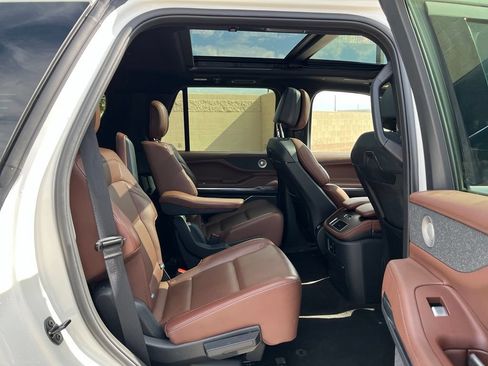 Used 2025 Lincoln Navigator Reserve AWD/4WD image 15