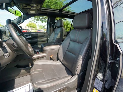 Used 2023 Chevrolet Suburban RST w/ Luxury Package image 15