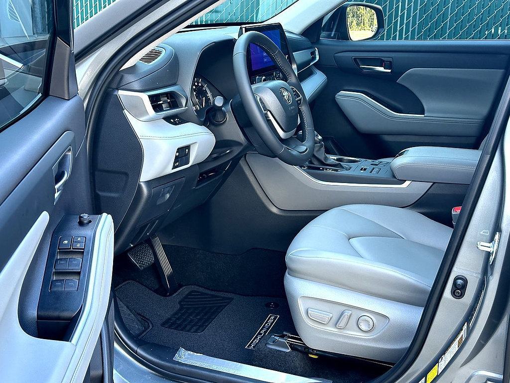 New 2026 Toyota Highlander XLE AWD/4WD image 10