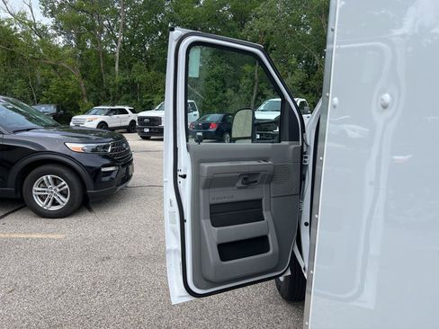New 2025 Ford E-450 and Econoline 450 Super Duty w/ Power Equipment Group image 10