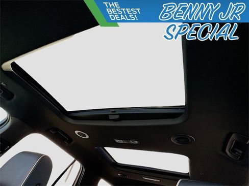 Used 2023 Chevrolet Traverse Premier image 22