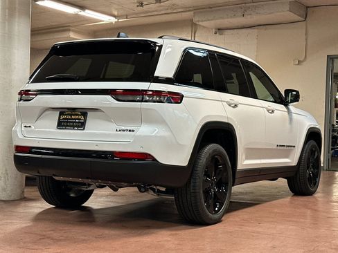 New 2025 Jeep Grand Cherokee Limited w/ Black Appearance Package image 5