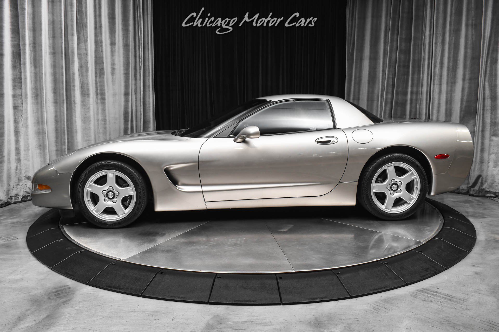 Used 1999 Chevrolet Corvette Coupe w/ Lighting Pkg RWD image 1