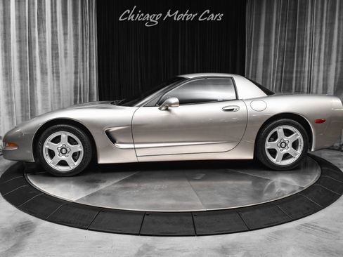 Used 1999 Chevrolet Corvette Coupe w/ Lighting Pkg RWD image 1