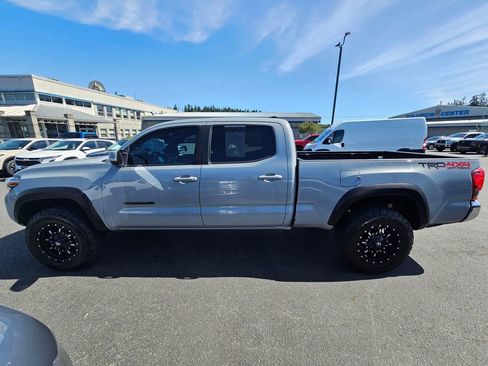 Used 2019 Toyota Tacoma TRD Off-Road AWD/4WD image 6