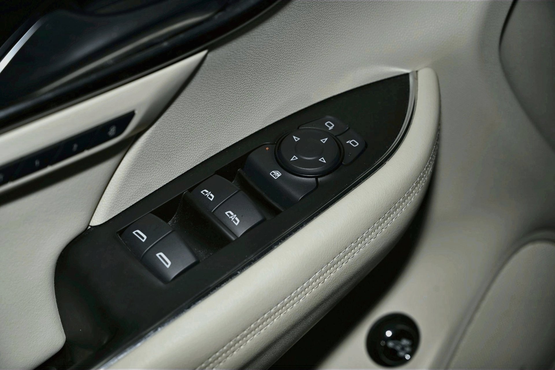 Used 2023 Buick Envision Essence AWD/4WD image 22