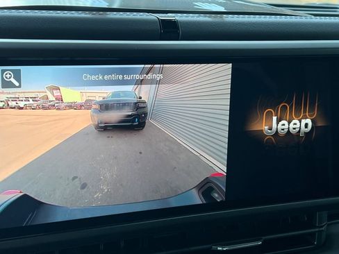 New 2026 Jeep Gladiator Rubicon w/ Steel Bumper Group AWD/4WD image 18