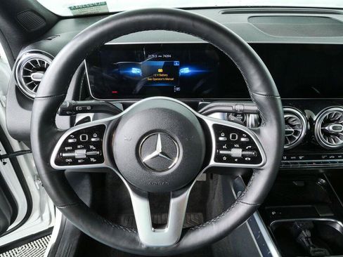 Used 2021 Mercedes-Benz GLB 250 4MATIC image 8