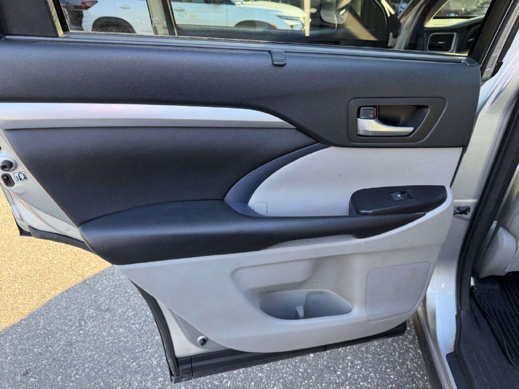Used 2017 Toyota Highlander XLE AWD/4WD image 20