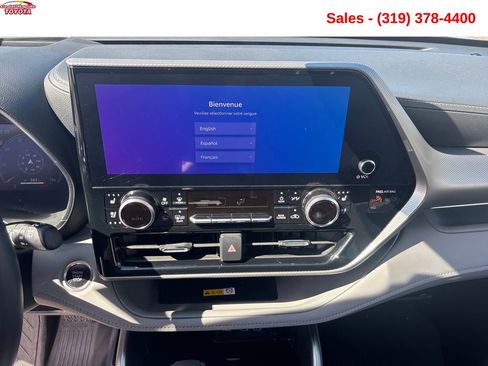 Used 2024 Toyota Highlander Platinum AWD/4WD image 16