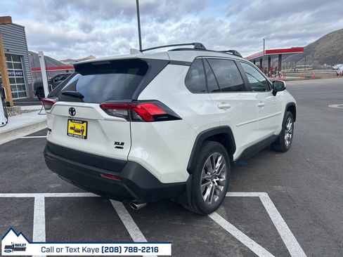 Used 2022 Toyota RAV4 XLE Premium image 7