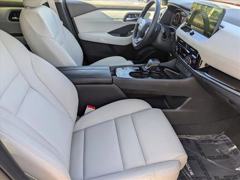 Used 2025 Nissan Rogue SL image 20