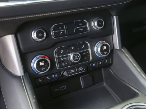 Used 2023 GMC Yukon SLT w/ SLT Luxury Package RWD image 29