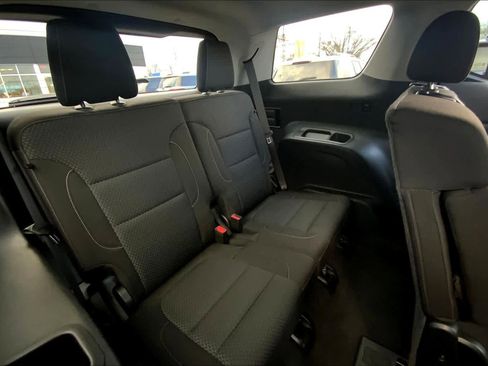 Certified 2023 GMC Acadia SLE w/ Driver Convenience Package image 17