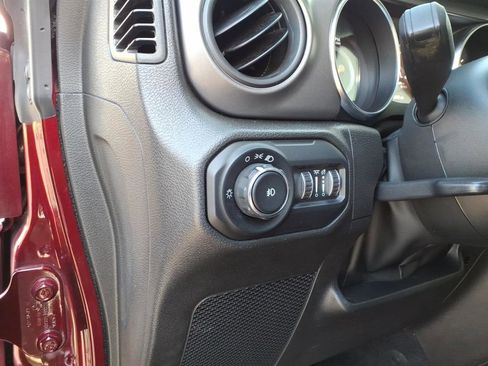 Used 2022 Jeep Wrangler Willys image 7