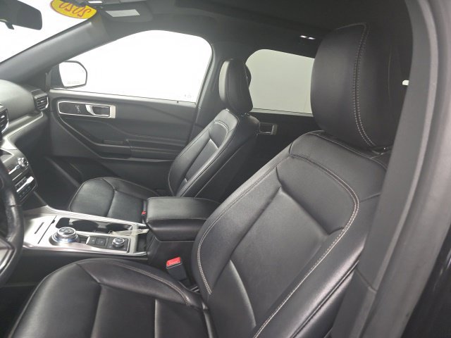 Used 2020 Ford Explorer XLT w/ Equipment Group 202A AWD/4WD image 34