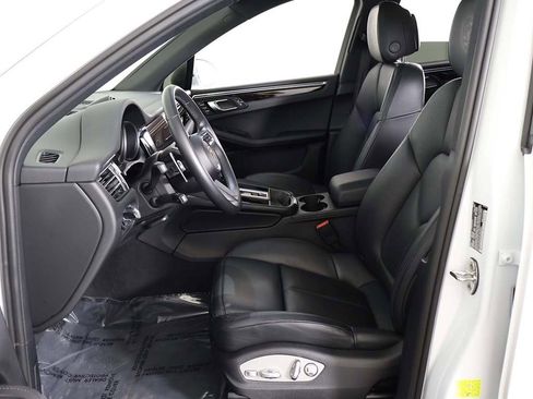 Used 2025 Porsche Macan image 35