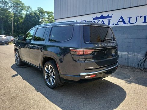 Used 2023 Jeep Wagoneer Series III w/ Premium Group I AWD/4WD image 8