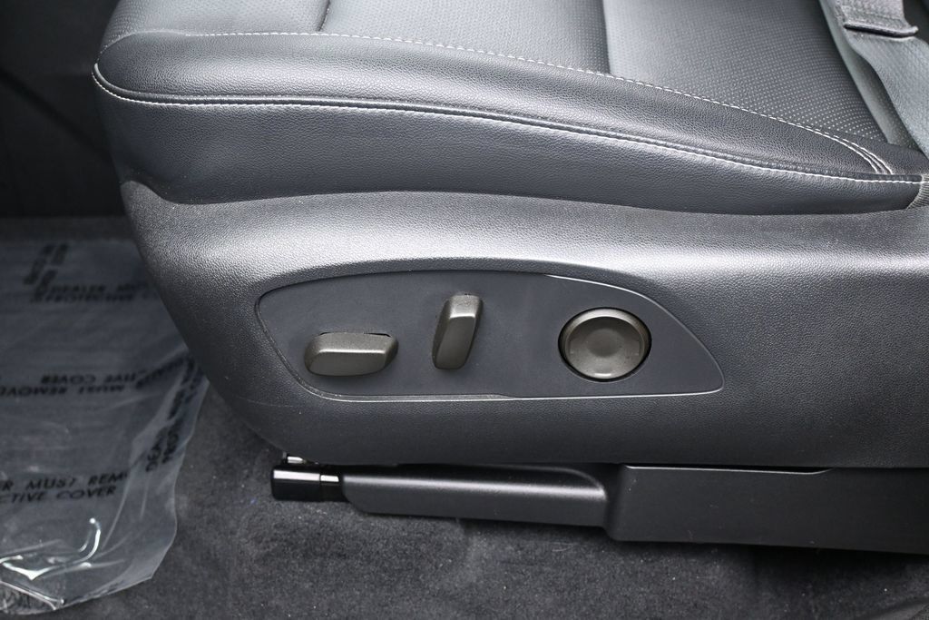 Used 2024 Chevrolet Traverse LT w/ Midnight/Sport Edition FWD image 12